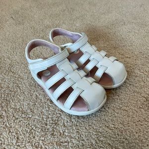 Little Kid’s Stride Rite Stretch Luna Sandal!